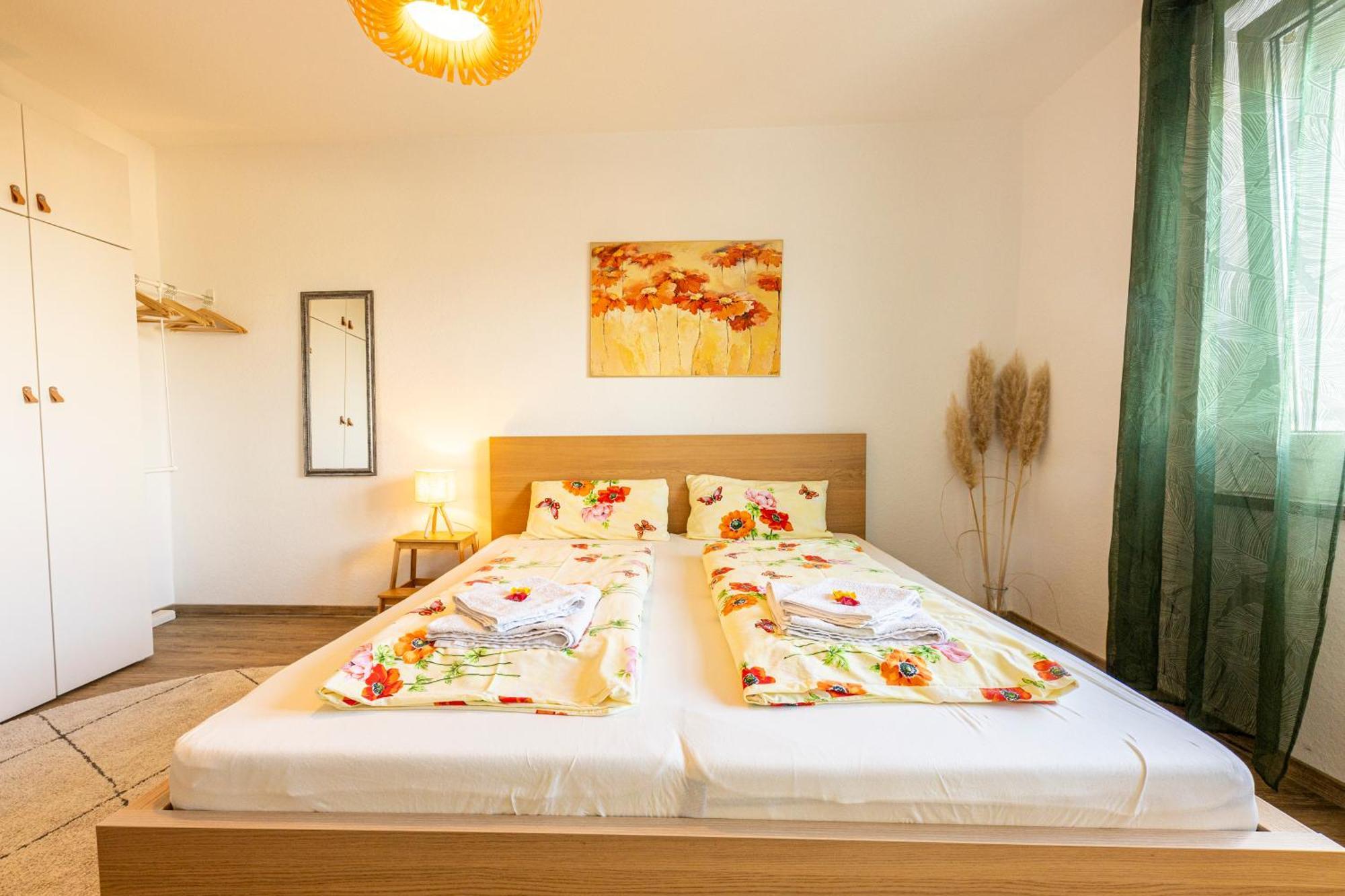 Modernes 2-Zimmer-Apartment Mit Balkon Und Netflix 예나 외부 사진