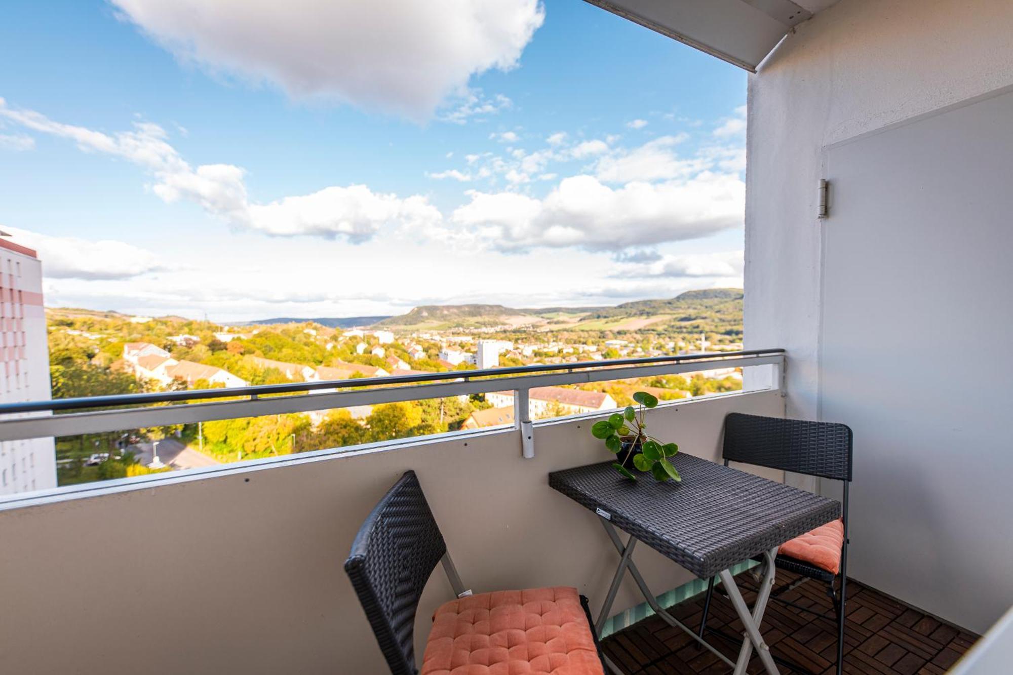 Modernes 2-Zimmer-Apartment Mit Balkon Und Netflix 예나 외부 사진