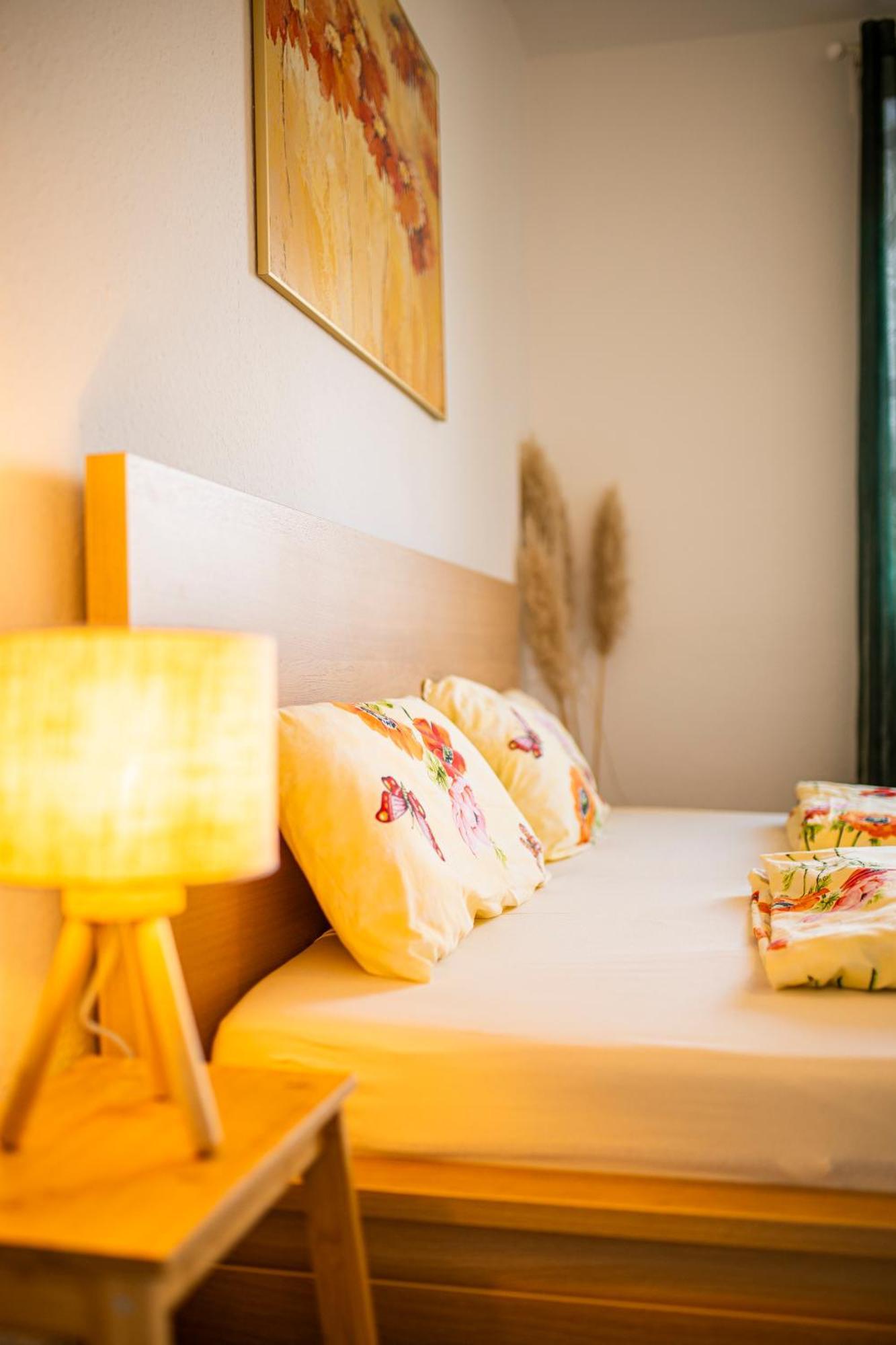 Modernes 2-Zimmer-Apartment Mit Balkon Und Netflix 예나 외부 사진